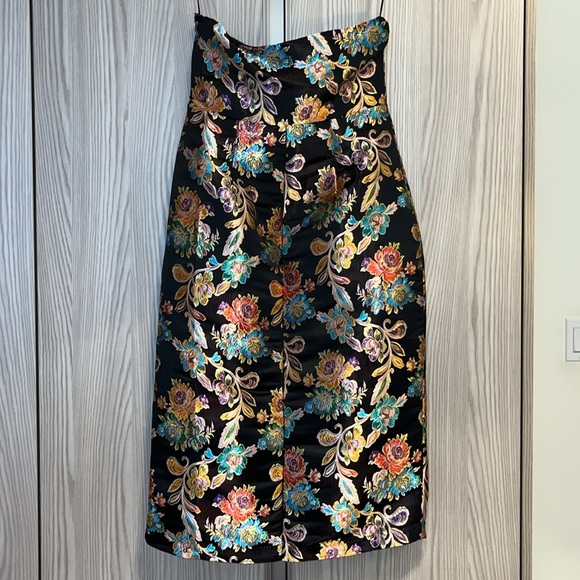NWT Vici || Olia “Ganni Jacquard” Strapless Midi Dress ~ in Metallic Multi - Picture 4 of 16